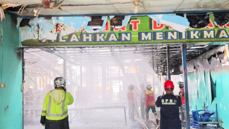 Disdamkarmat Samarinda Selidiki Penyebab Pasti Kebakaran Warung Makan
